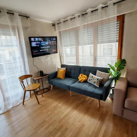 Bel Appartement, Parking Gratuit, Metro A 150M Apartment