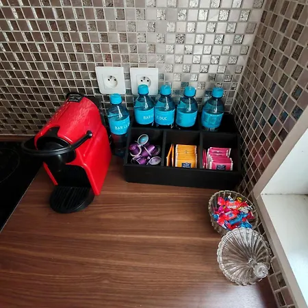 Bel Appartement, Parking Gratuit, Metro A 150M Apartment *