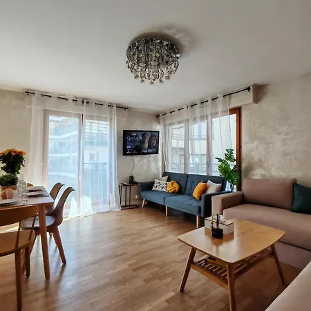 Bel Appartement, Parking Gratuit, Metro A 150M Apartment