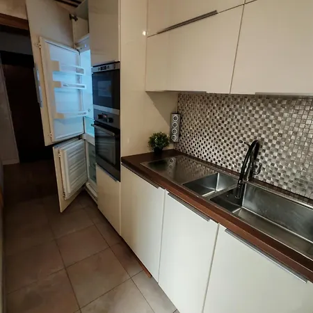 Bel Appartement, Parking Gratuit, Metro A 150M *