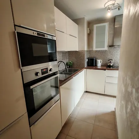 Bel Appartement, Parking Gratuit, Metro A 150M *